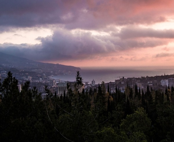 Как снять деньги с карты в Крыму?