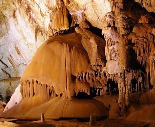 Красная пещера