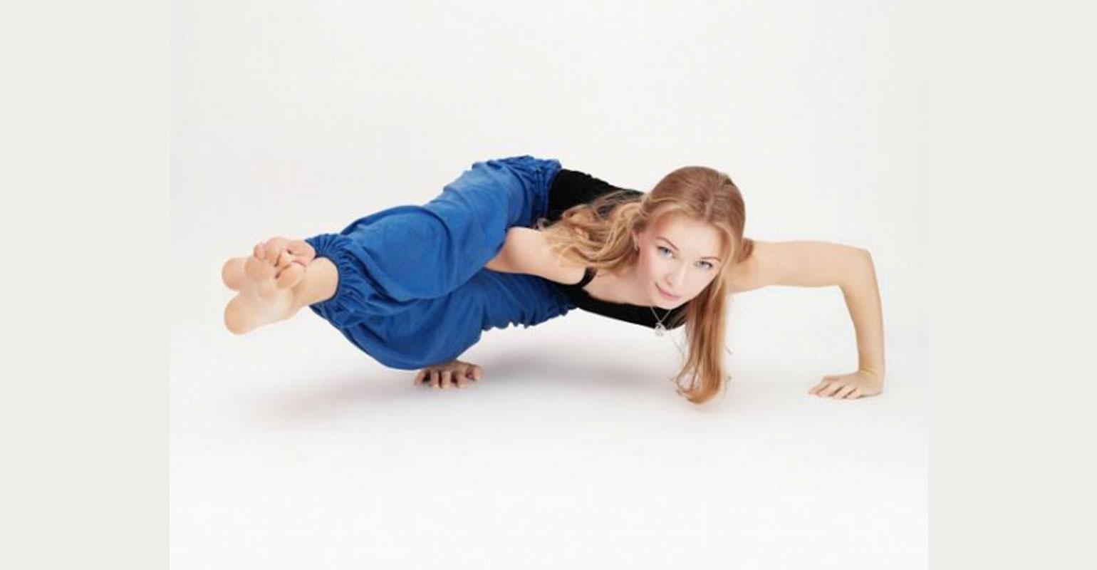 Аштавакрасана