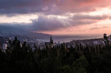 Как снять деньги с карты в Крыму?