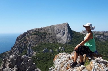 Вид на Ильяс -Кая с горы Мачук, Крым. Вид на Ильяс -Кая с горы Мачук, Крым.